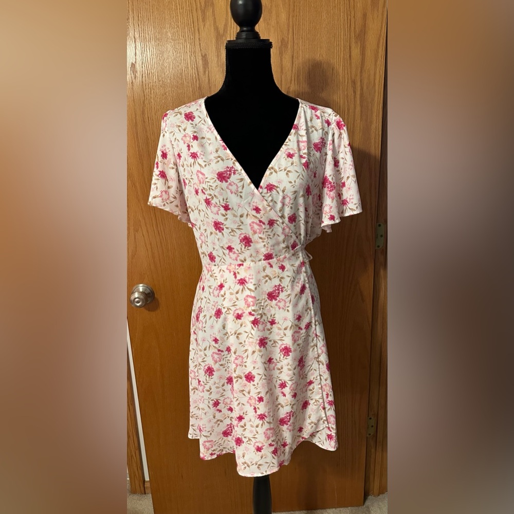 Lauren Conrad Floral Wrap Dress. Large